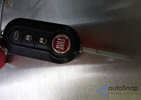 2015 Fiat 500L Lounge z USA, uszkodzony, nr VIN ZFBCFACH0FZ032182